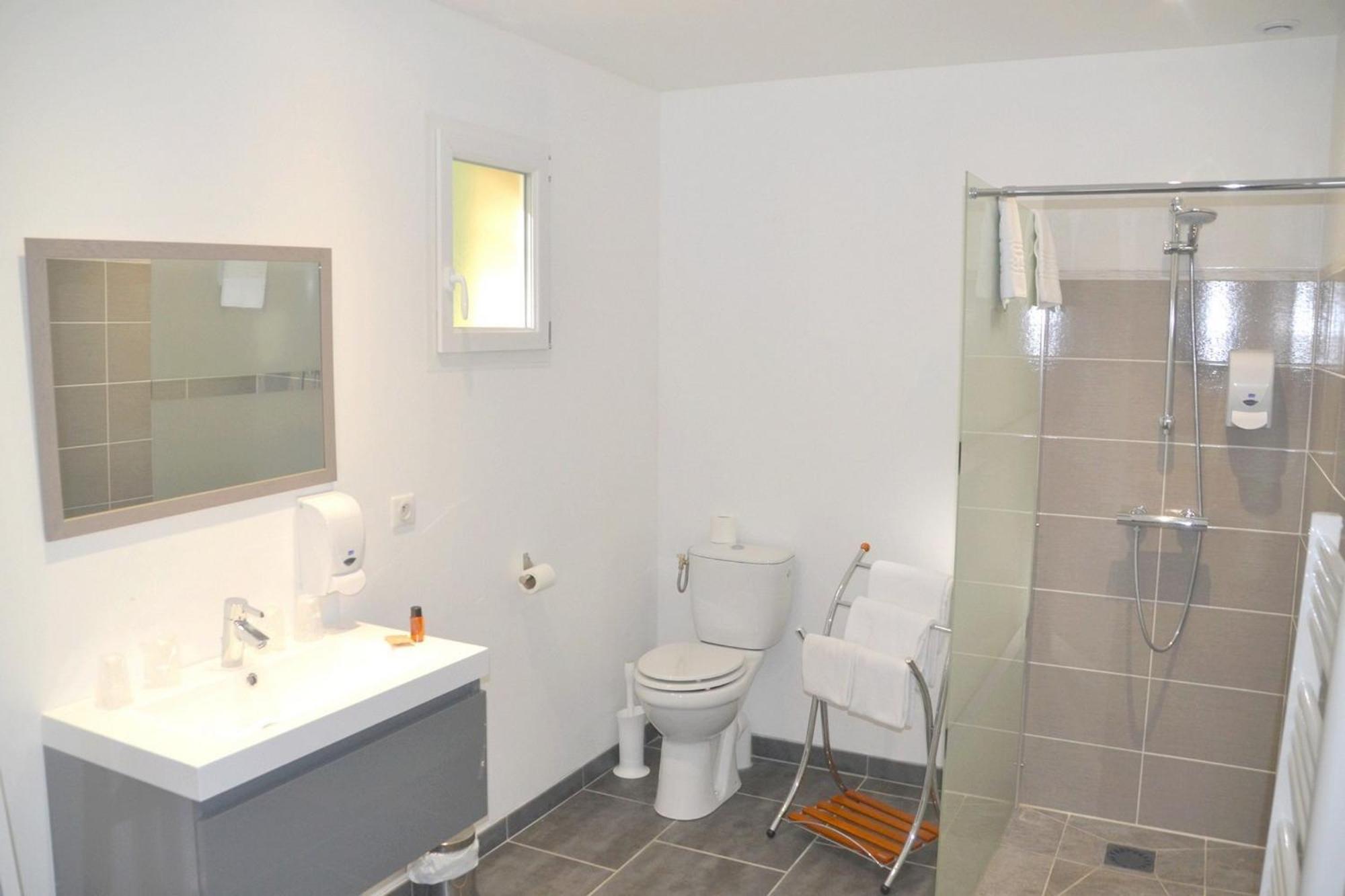 Hotel Les Grands Chenes Saint-Fargeau  Room photo